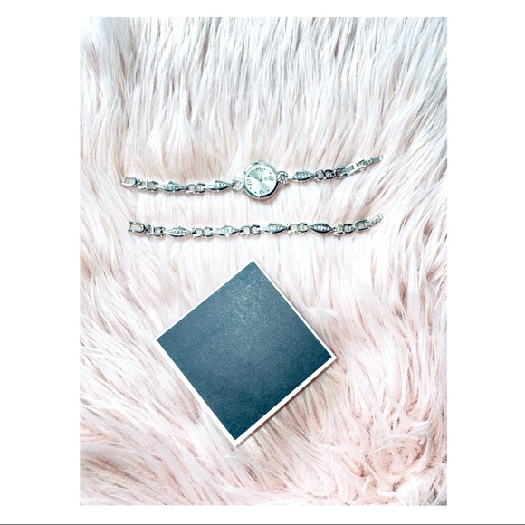 Tarnish Free Women’s Watch with Matching Bracelet for Small/Petite wrists - Picture 9 of 13